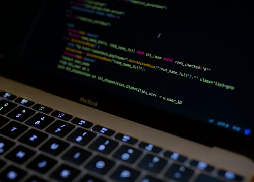 The Advantage and Disadvantage of Using Website Builders vs. Custom Development