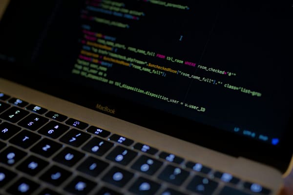 The Advantage and Disadvantage of Using Website Builders vs. Custom Development